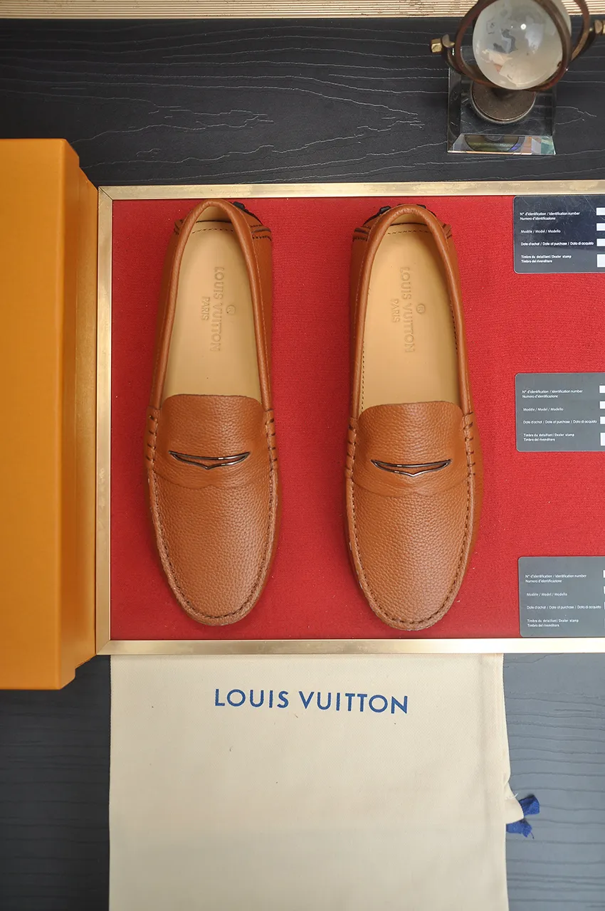 Men's men's shoes 💰420💶 [LV Doudou shoes] (water-dyed cowhide lining) new model is on the market, available on the official website. The new Doudou shoes are processed into single-color materials, and the uppers are made of imported horsehide leather. The body of the shoe is fully hemmed with mark thread, and is lined with imported original cowhide leather. The elegant shoe shape is super suitable for all-matching, and the size is 38-44.